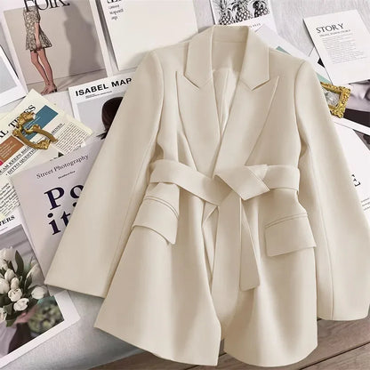 Oona | Maßgeschneidertes und elegantes Winterkleid